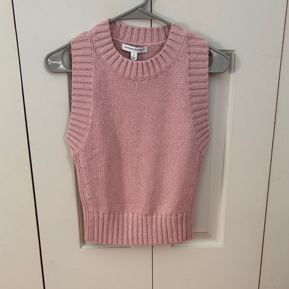 Banana Republic Sweaters - Banana Republic Sleeveless Sweater